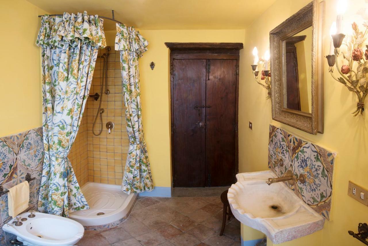 Apartamento Il Teatro Di Nerone Nápoles Exterior foto