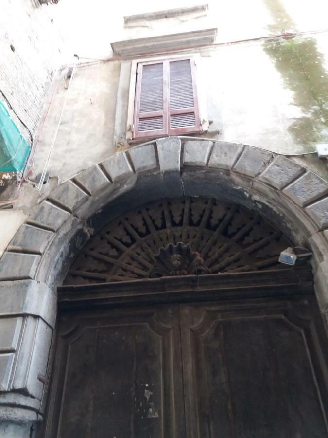 Apartamento Il Teatro Di Nerone Nápoles Exterior foto